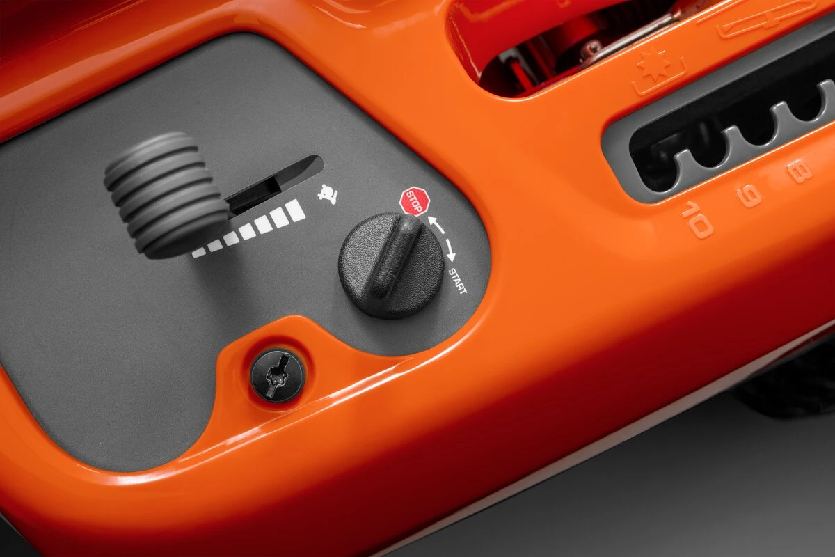 Záhradné ridery Husquarna naštartujete v každom počasí bez sýtiča