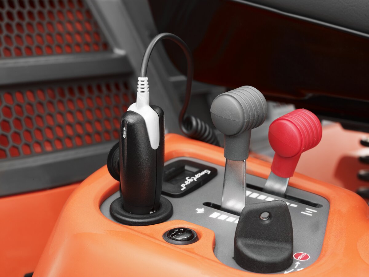 Záhradný rider 4x4 s12 V zásuvkou