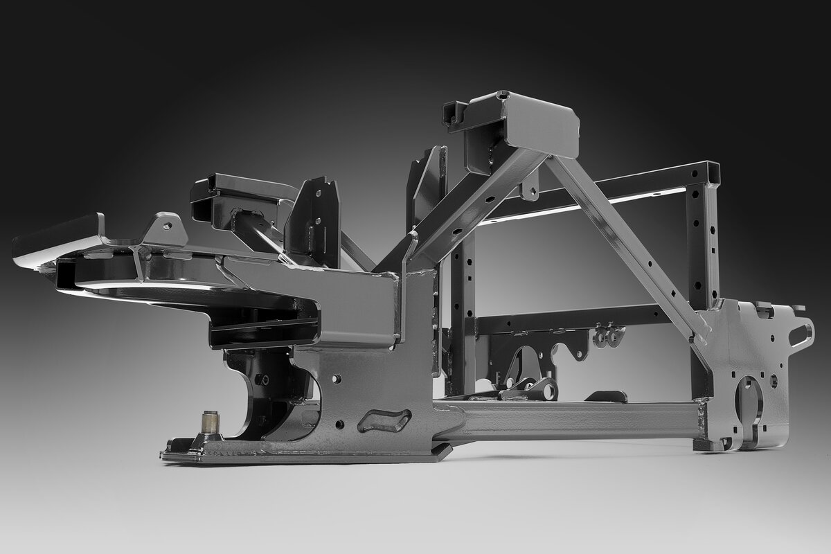 Záhradný benzínový rider Husqvarna P 524X EFI&nbsp;má veľmi odolný rebrinový rám