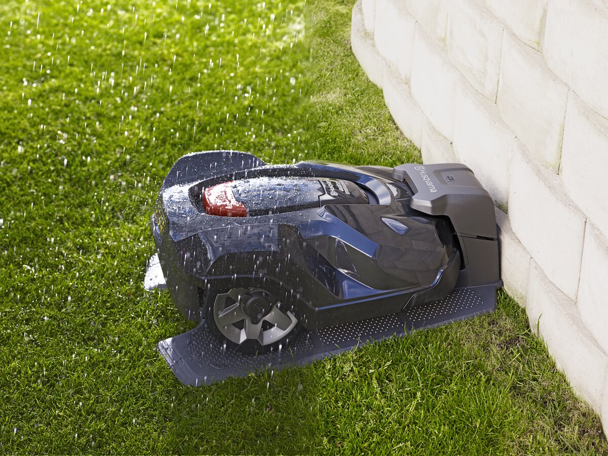 Roboticka kosacka bez kabla Husquarna s časovačom 