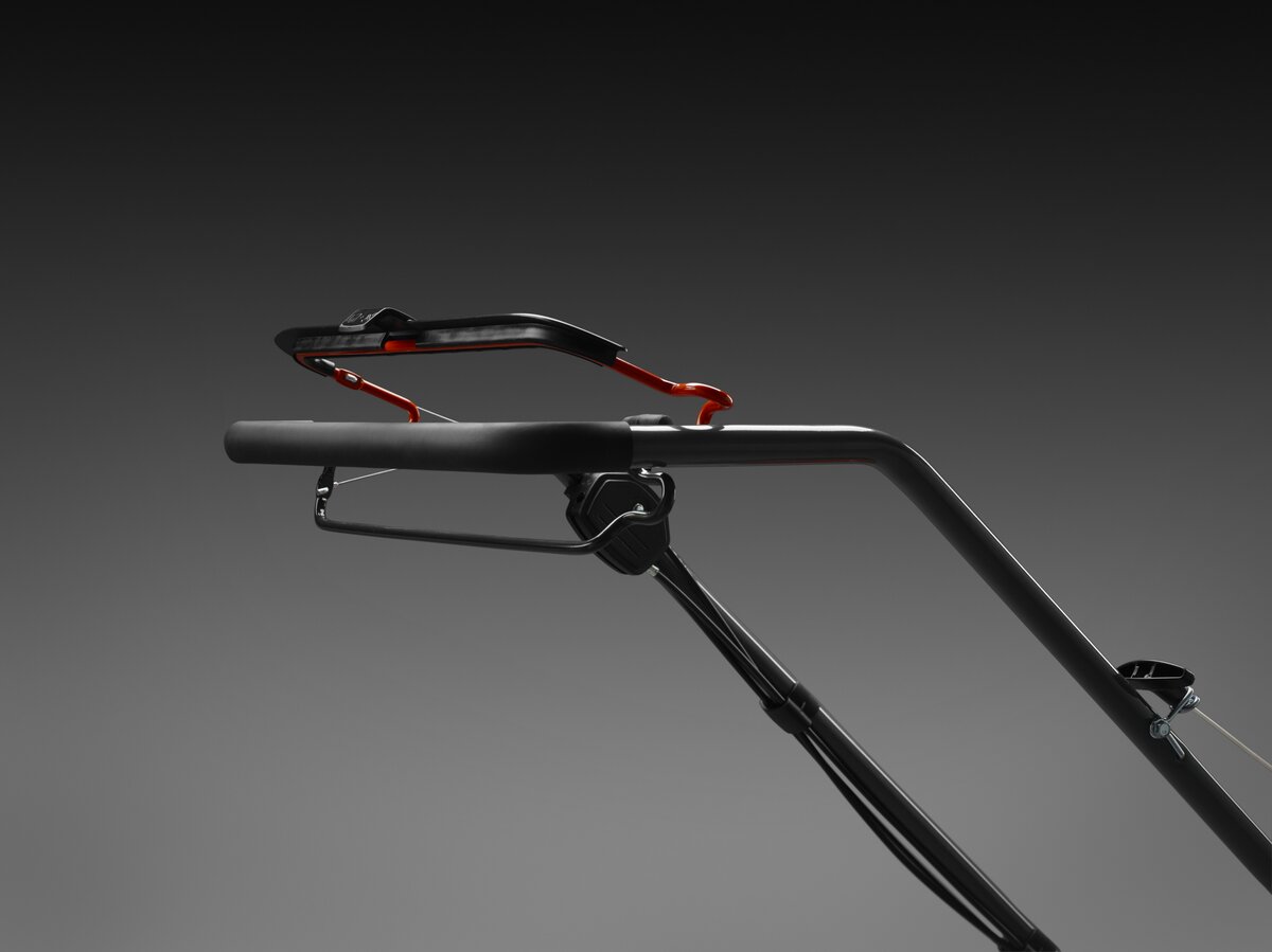 Kosačka benzínová s pojazdom - Husqvarna LC 551SP - ergonomická rukoväť