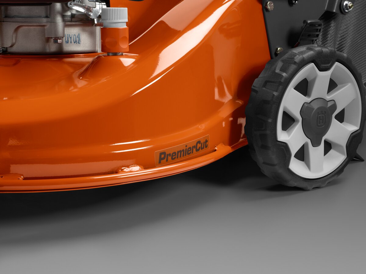 Zosilnené žacie ústrojenstvo - benzínová kosačka s pohonom Husquarna