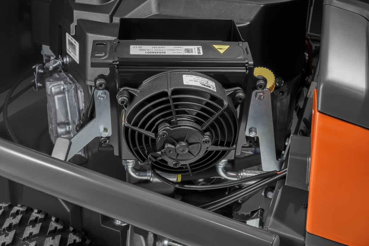 Kosačka rider benzínový Husqvarna R 420TsX AWD - chladič