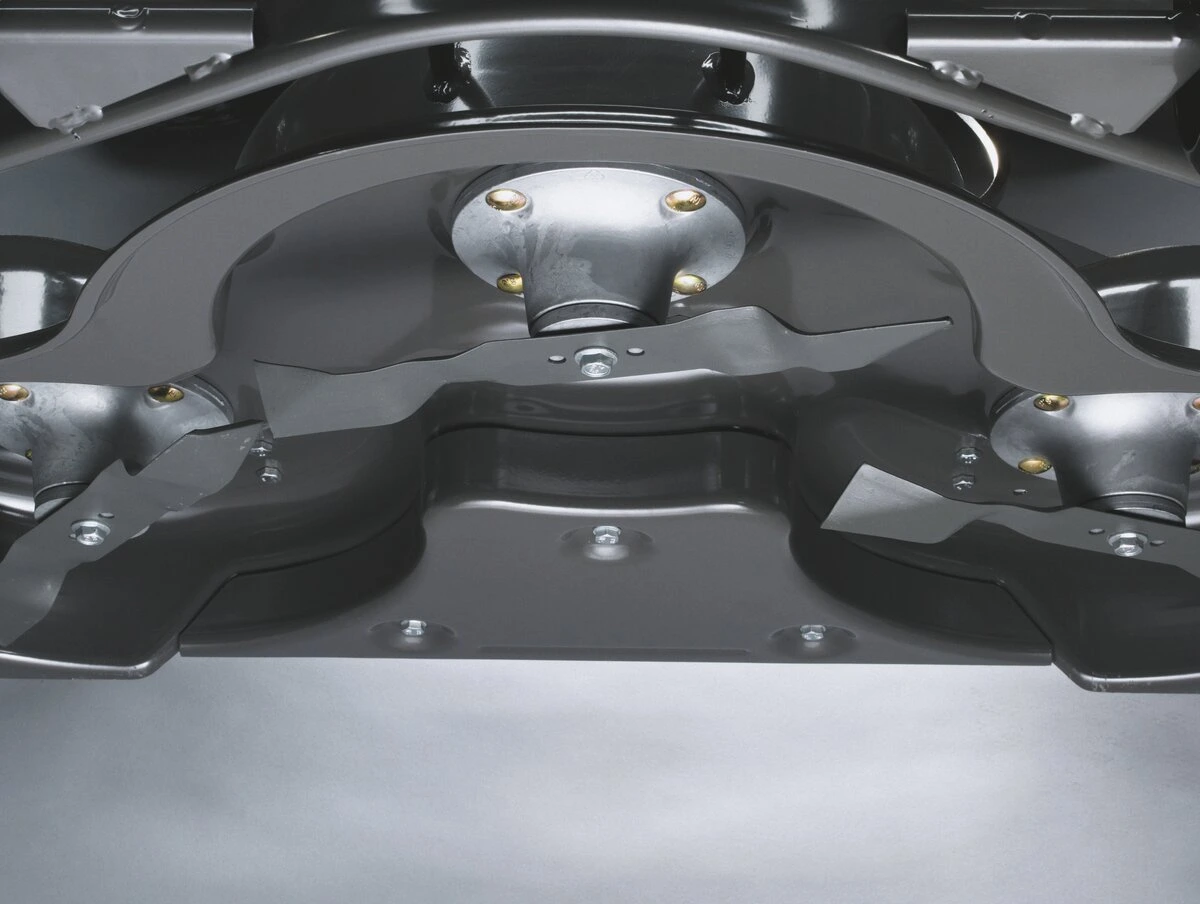 Záhradný rider Husqvarna R 112iC trávnik nielen kosí, ale aj mulčuje