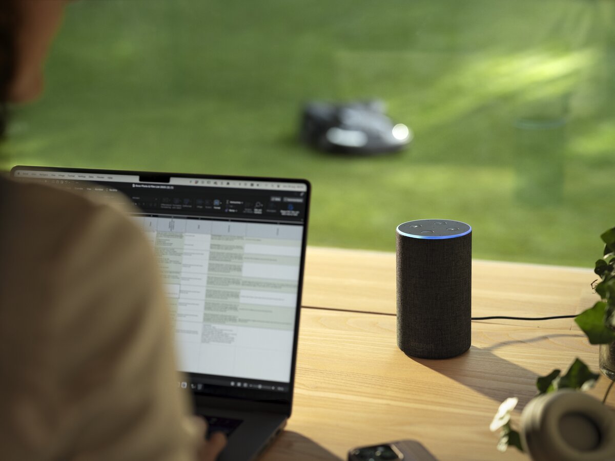 Robotická kosačka bez kábla Husqvarna Automower® 310E NERA je kompatibilná so službami Amazon Alexa, Google Home a IFTTT