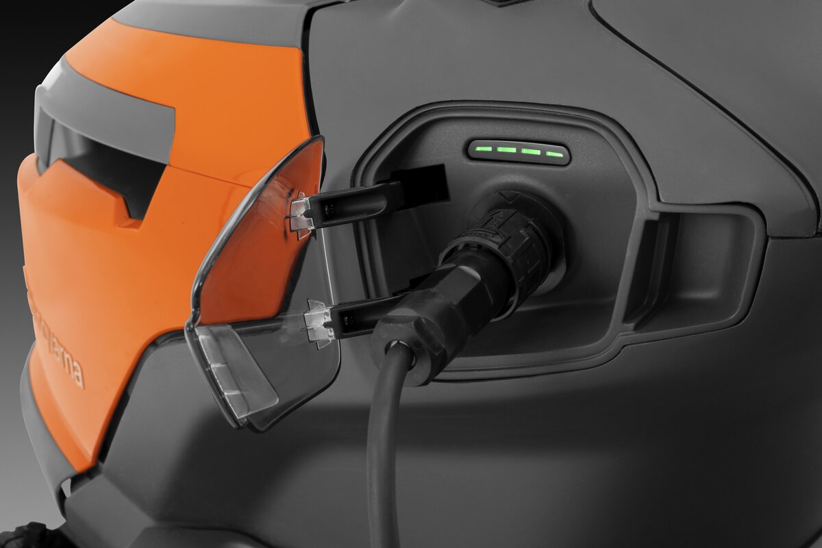 LED kontrolky stavu nabitia - Záhradný traktor Husqvarna TC 100i&nbsp;