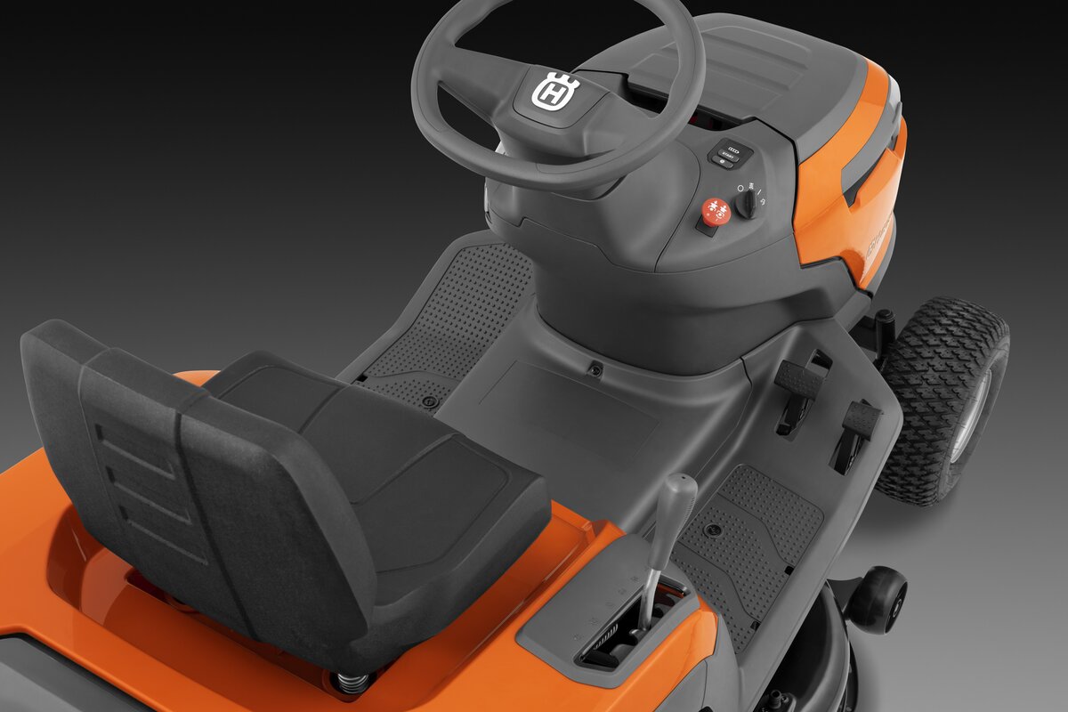 Zahradny traktor Husquarna - ergonomicke ovládanie