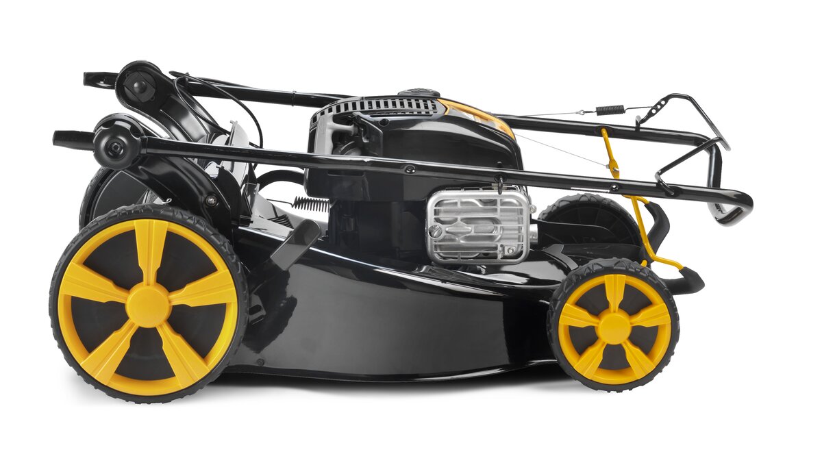 Benzínová kosačka s pohonom, ktorá nezaberie veľa miesta&nbsp;