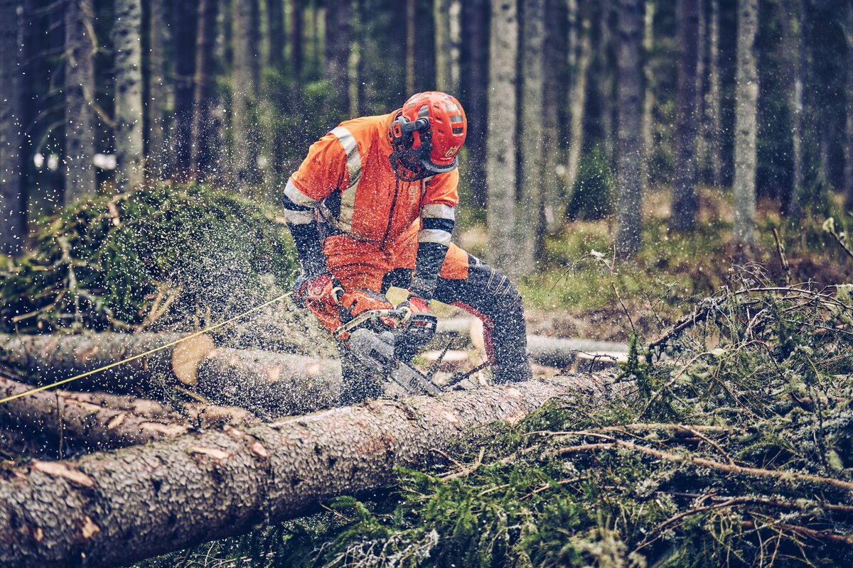 Benzínová reťazová píla Husqvarna 562 XP® G Mark IIs vysokým rezným výkonom
