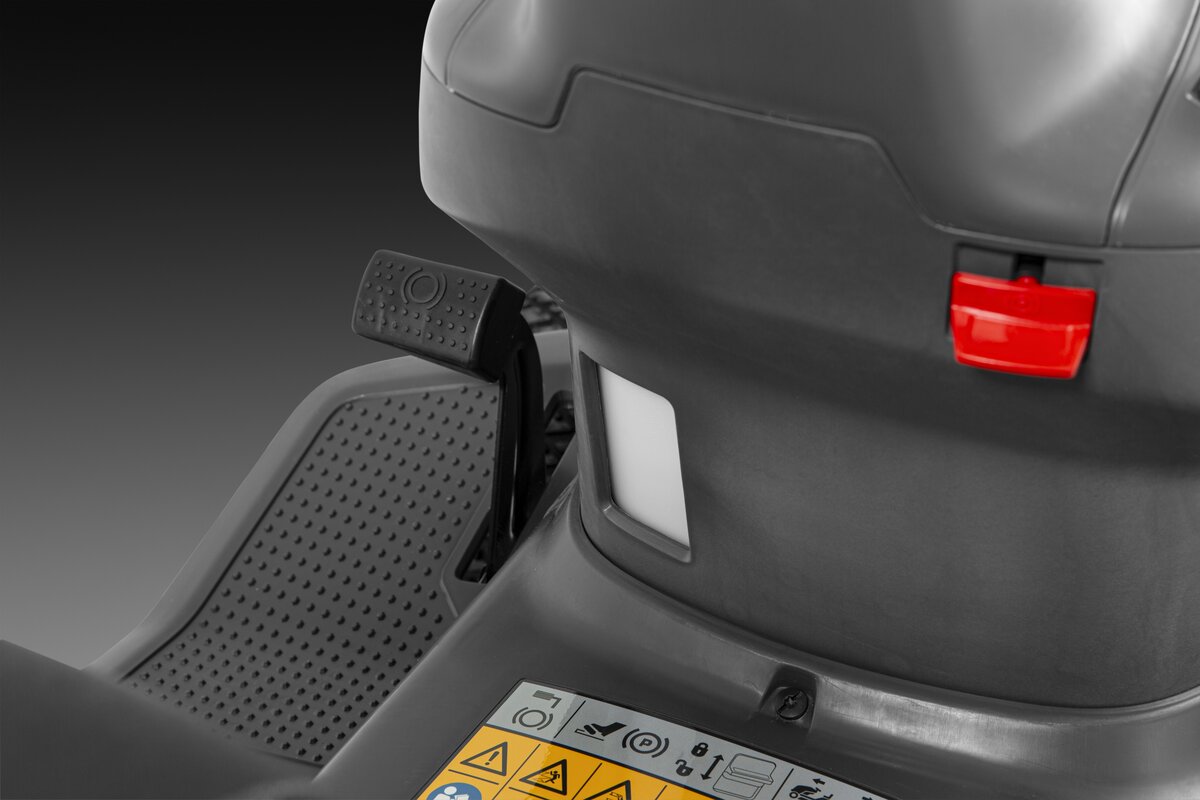 Záhradný traktor Husqvarna TC 112 kontrola paliva