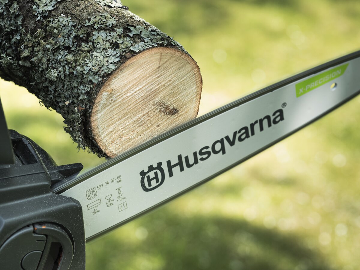 Akumulátorová reťazová píla Husqvarna 215i