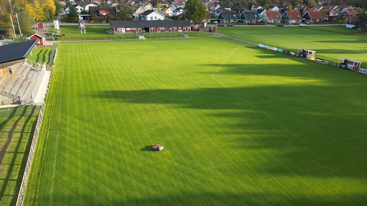 Robotická kosačka Husqvarna CEORA® 546 EPOS® s voliteľnými vzormi kosenia