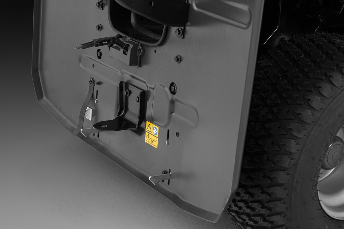 Záhradný traktor s ťažným hákom