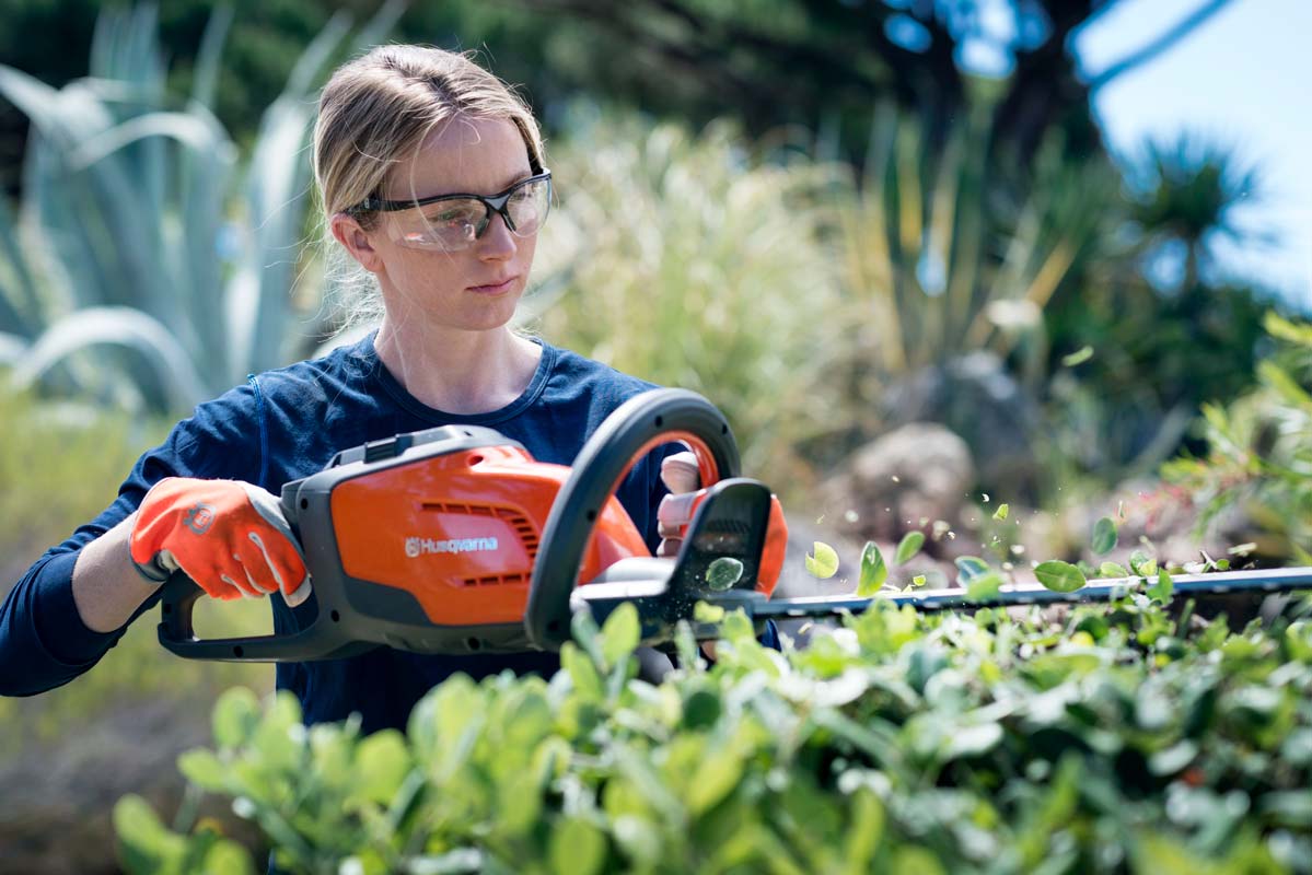 Husqvarna-115iHD45-Battery-Powered-Hedge-Trimmer-Ireland