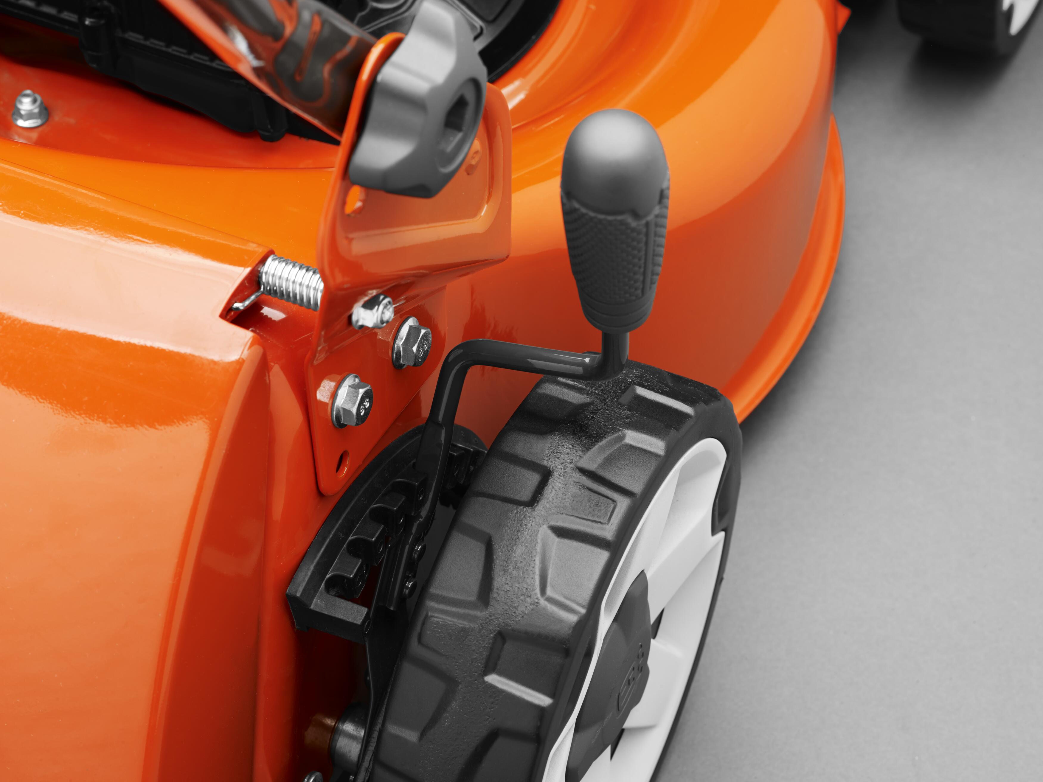 LC 141C Husqvarna Elektrická kosačka