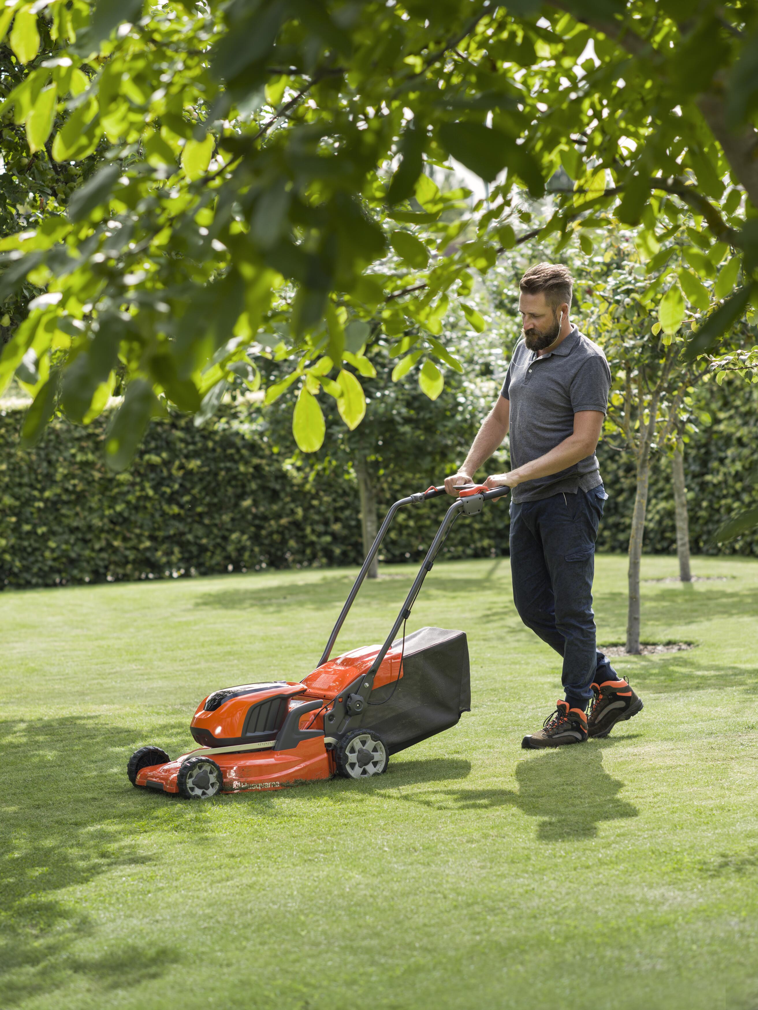 LC 141C Husqvarna Elektrická kosačka