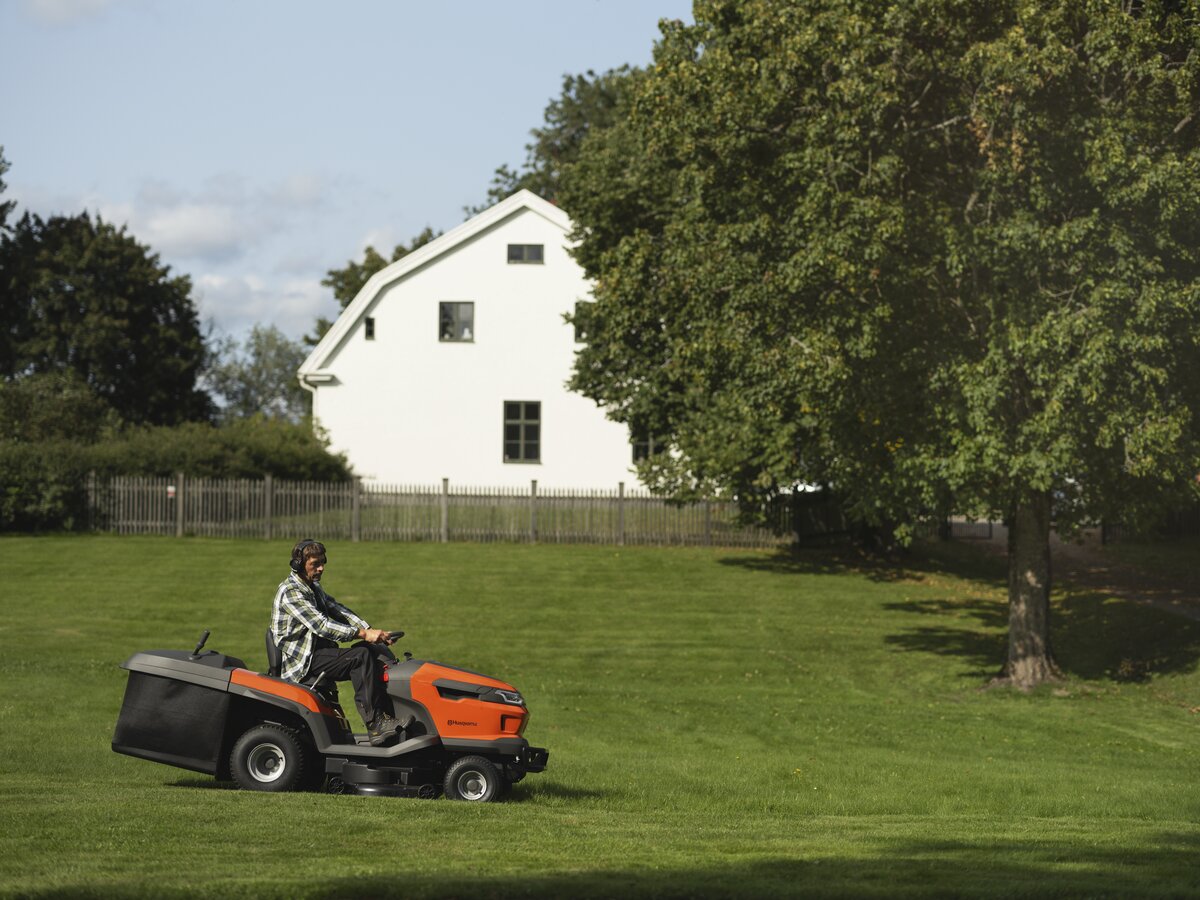 Záhradný traktor Husqvarna TC 220T