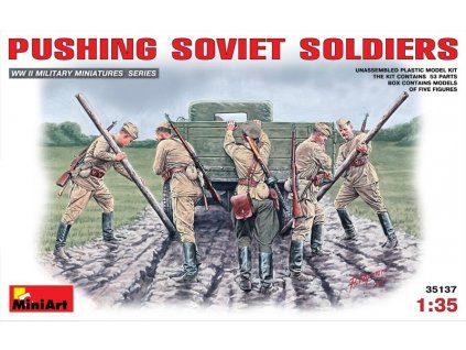 Pushing Soviet Soldiers 1/35