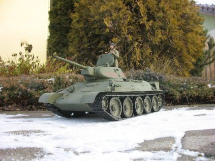T-34/76 model 1942   1/16 - stavba modelu na zákazku