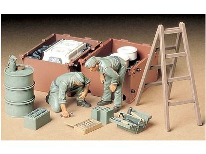 German Engine Maint. 1/35