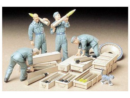German Tank Ammo-Loading Crew 1/35
