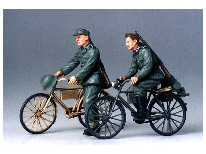 German soldiers w. bicycle 1/35