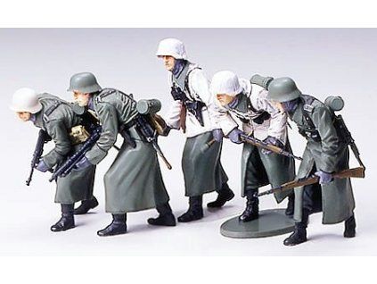 German Assault Infantry with Winter Gear 1/35