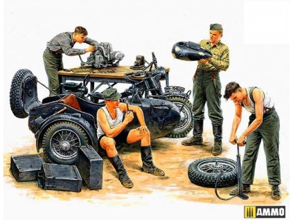 German Motorcycle repair team 1/35