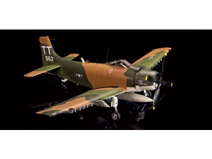 Douglas A-1J Skyraider U.S Air Force 1/32