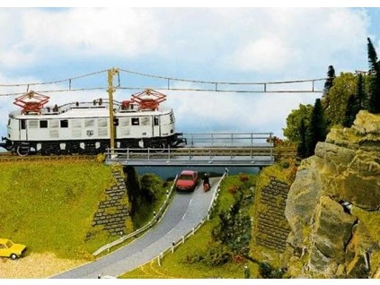 Gerade Stahlbrücke 18 cm HO