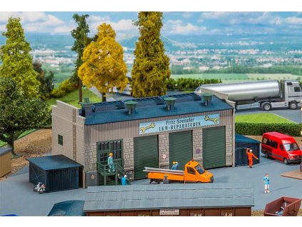 Garage with workshop HO