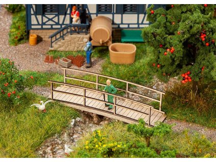 Small wooden bridge HO