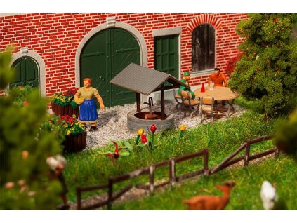 Decorative fountain - well HO