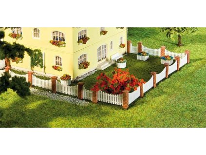 Garden diorama fence 385mm HO