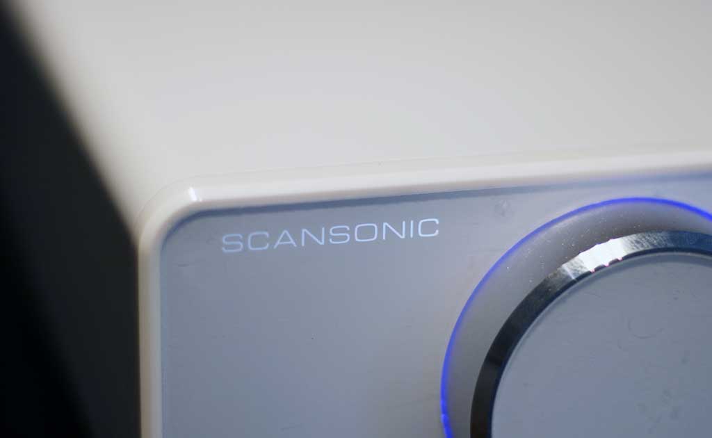 Scansonic A200 - malý, stylový, digitální Hi-Fi zesilovač