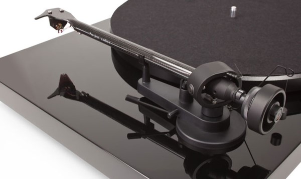 Pro-Ject Debut Carbon DC + 2M-RED Barevné provedení: modré