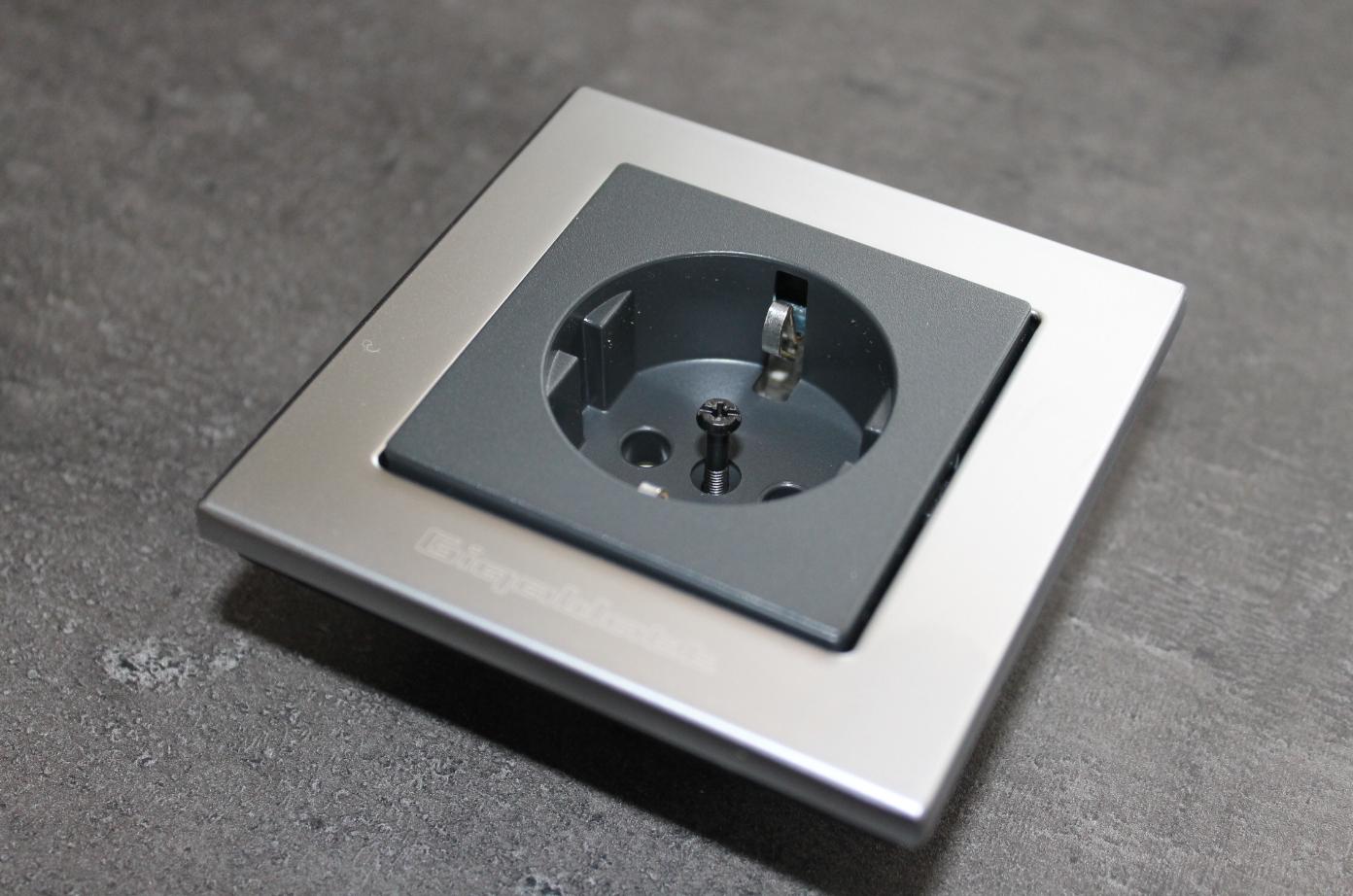 Gigawatt G-044 SCHUKO