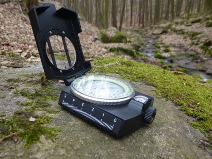 Kompas FoX Precision 34043 - masívny kovový kompas do prírody