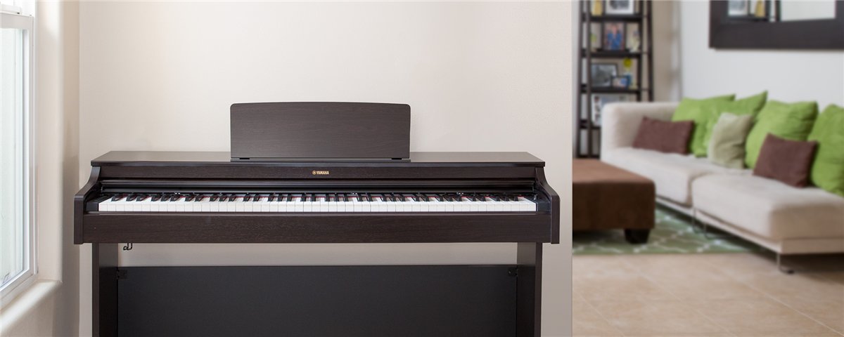 YAMAHA CLP 525