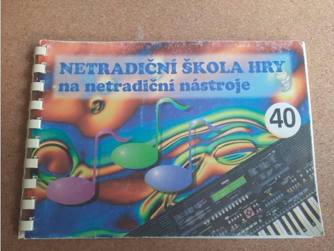 Hity čtyřicátých let - Netradiční škola hry na netradiční nástroje