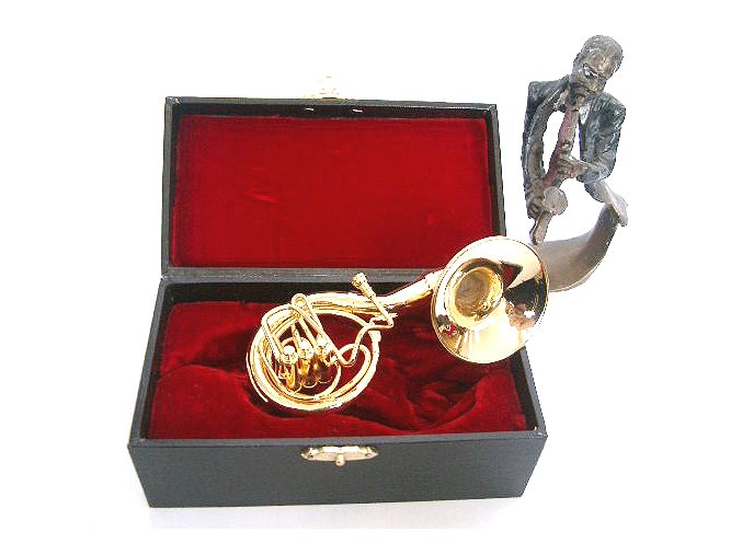 3400003 dárek pro muzikanta miniatura susaphone v kufříku