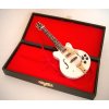 dárek pro muzikanta miniatura jazzová kytara v kufříku
