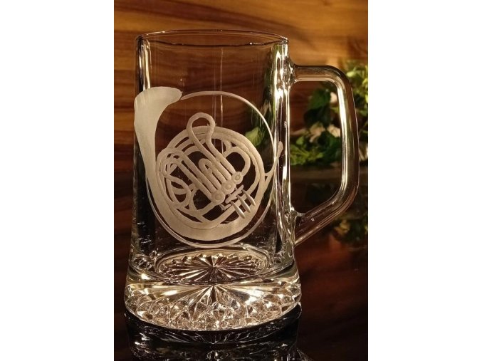 Půllitr s rytinou lesního rohu