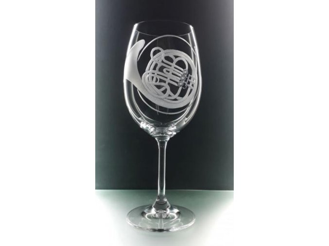 8943 sklenice na vino 450ml s lesnim rohem
