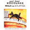 4323 maly cerny kocourek hraje na klavir