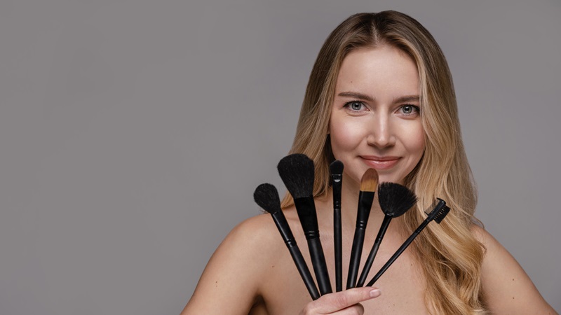 Trendy v líčení a beauty pro léto 2024