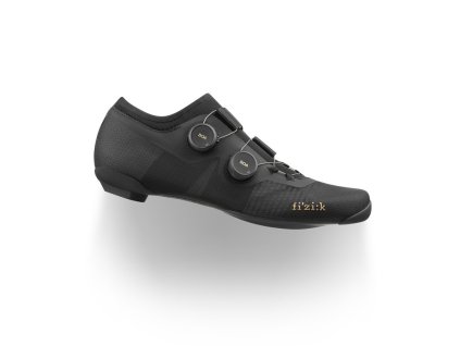 Fizik Vega Carbon Black – celkový pohled na tretru