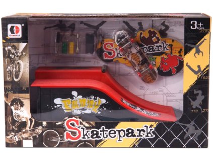 Skateboardová dráha s příslušenstvím