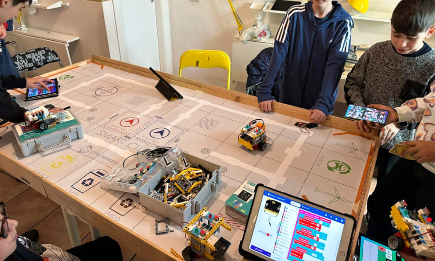 Arduino NEZHA-A Inventor's Kit pro mladé vynálezce demonstrace