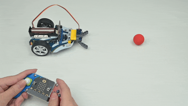 Smart Cutebot Pro - Bravurně jezdící auto pro výuku programování micro:bit příklad použití 2